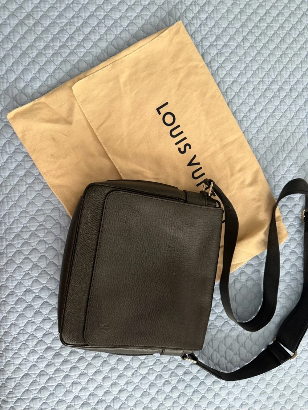 Louis Vuitton Black Men's Messenger Crossbody Bag